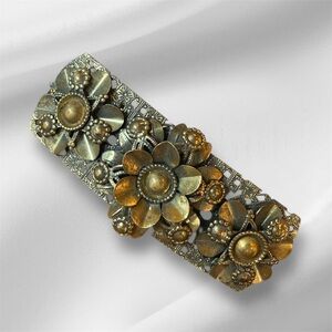 A vintage to antique gold tone floral brooch pin Jewelry 1920s to 1950s